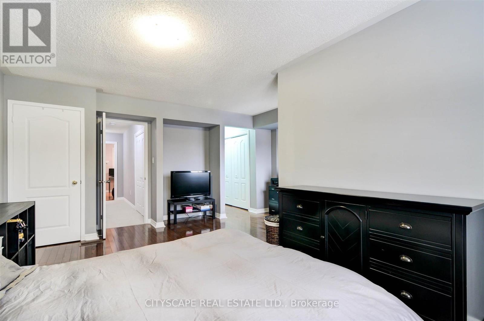 353 Sparrow Circle, Pickering, ON - Indoor Photo Showing Bedroom