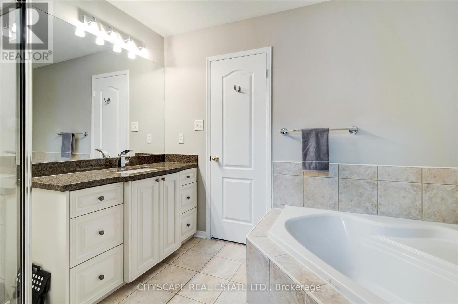 353 Sparrow Circle, Pickering, ON - Indoor Photo Showing Bathroom