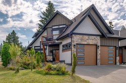 492 Cottage Dr Qualicum Beach, BC V9K 2T3