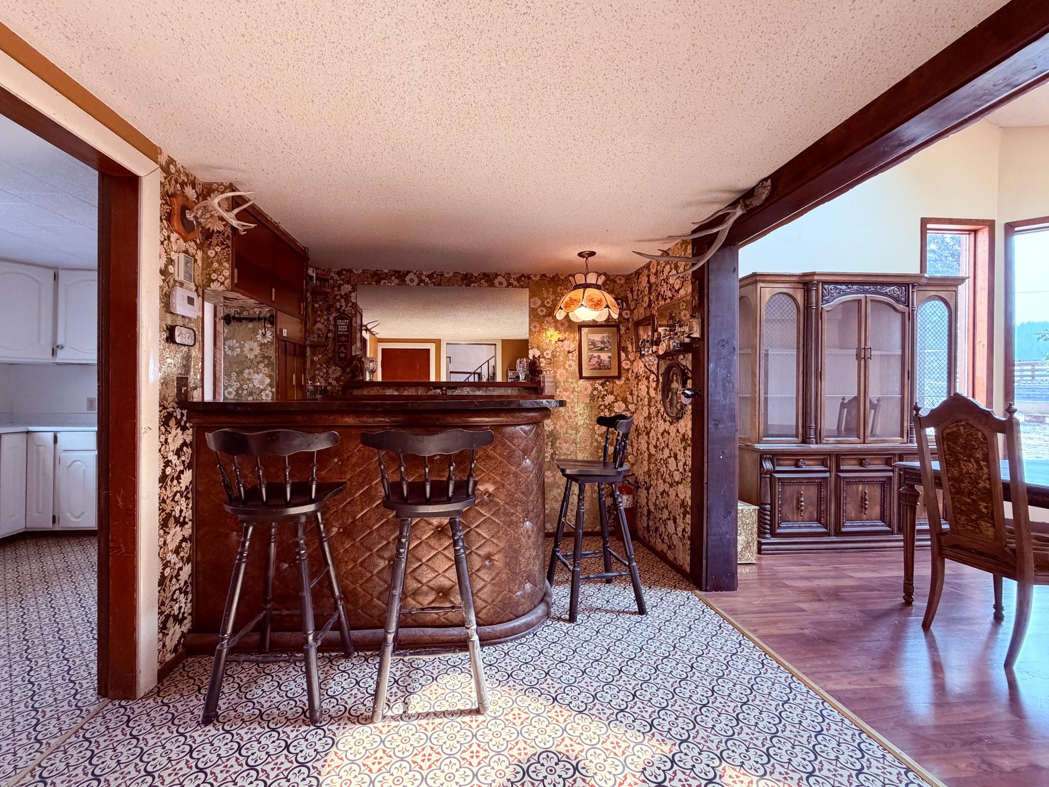 5740 95 Highway, Edgewater, BC - Indoor