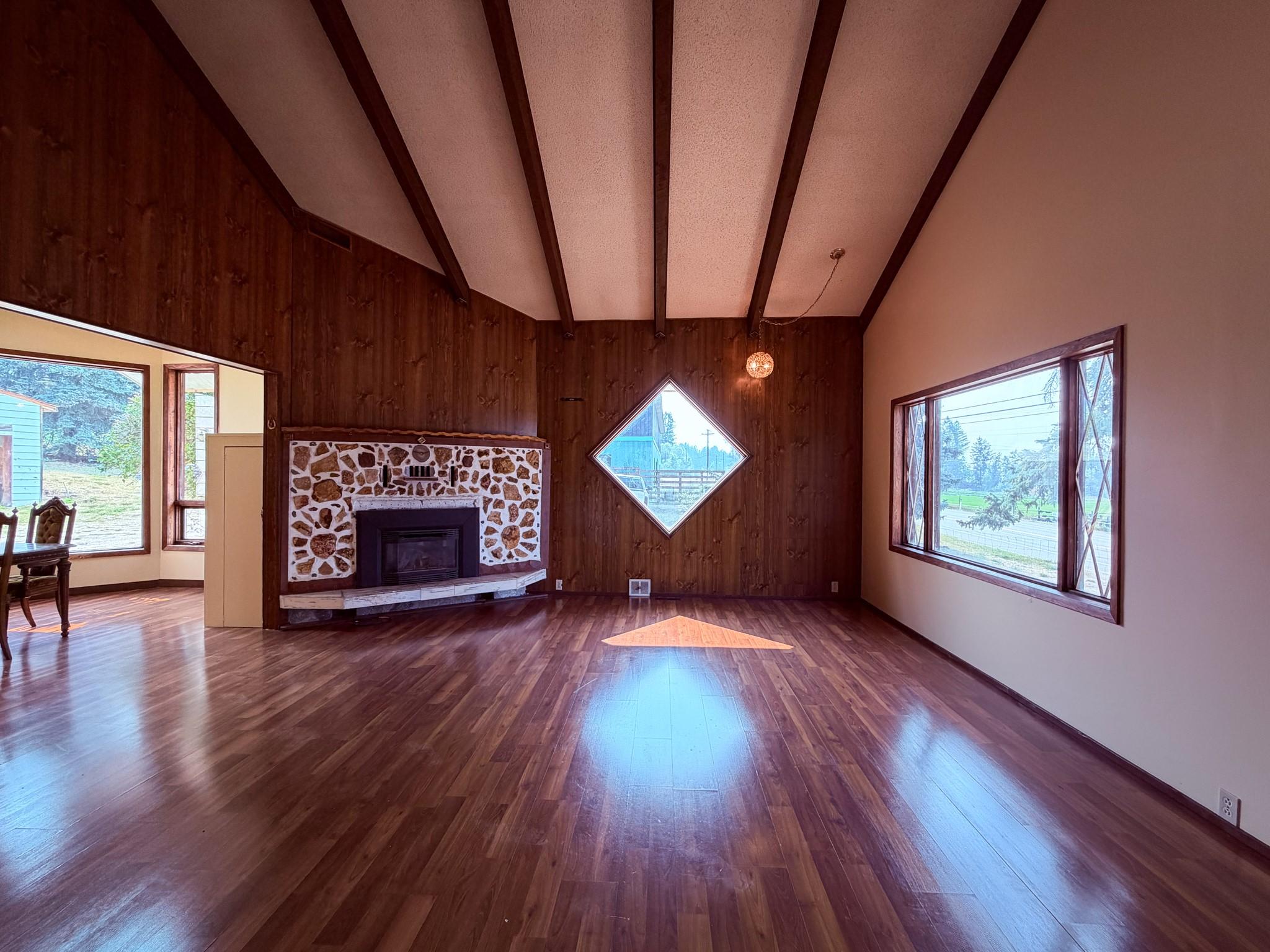 5740 95 Highway, Edgewater, BC - Indoor With Fireplace
