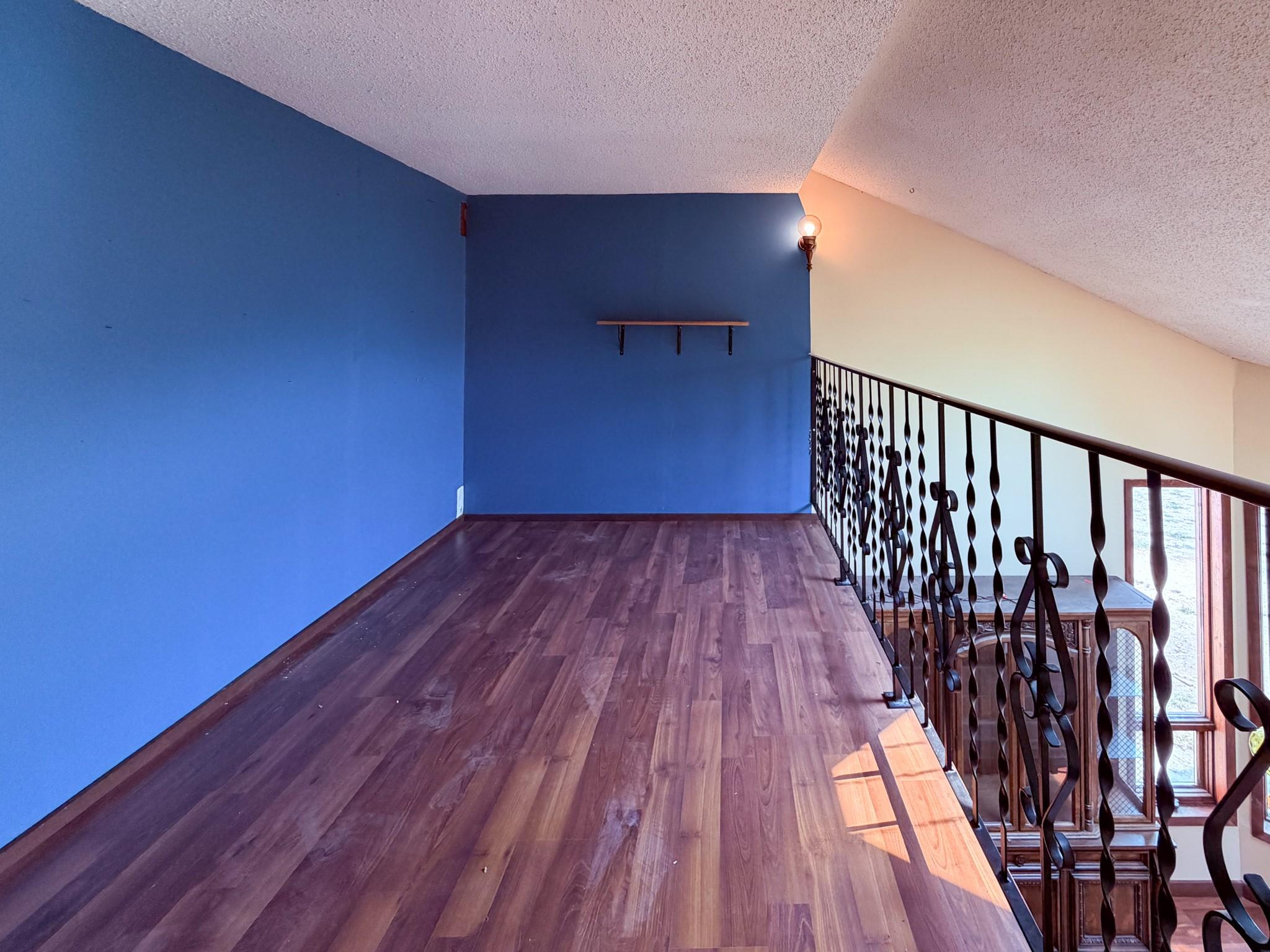 5740 95 Highway, Edgewater, BC - Indoor Photo Showing Other Room