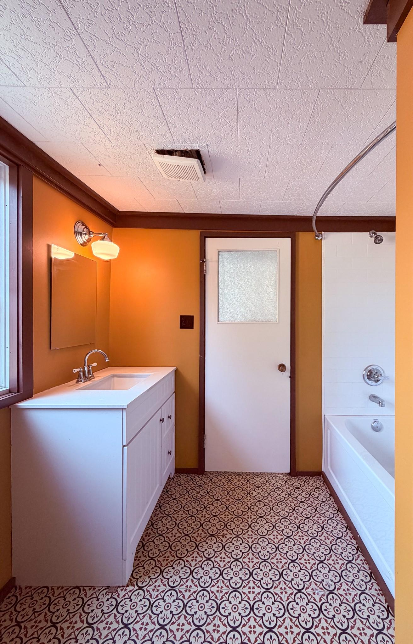 5740 95 Highway, Edgewater, BC - Indoor