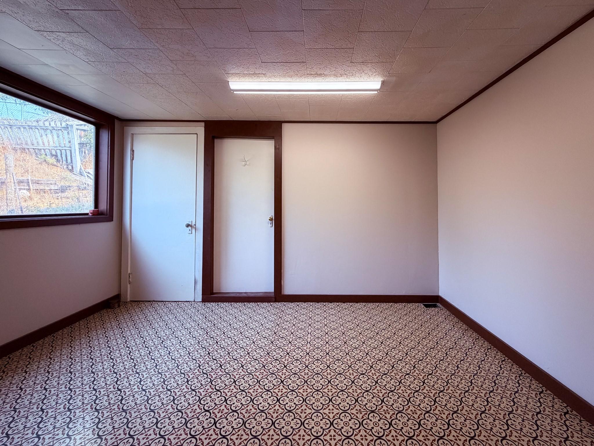 5740 95 Highway, Edgewater, BC - Indoor Photo Showing Other Room