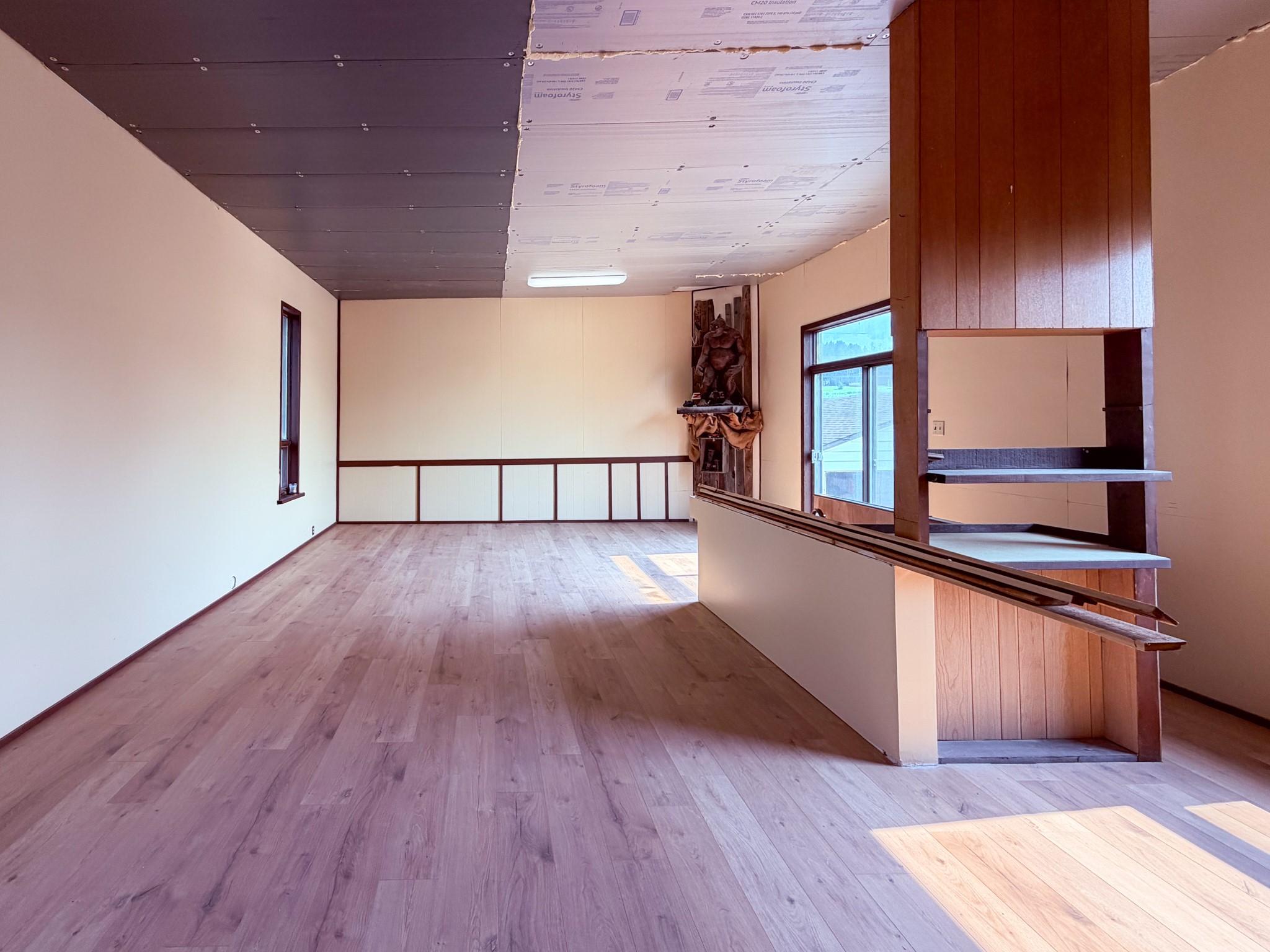 5740 95 Highway, Edgewater, BC - Indoor Photo Showing Other Room