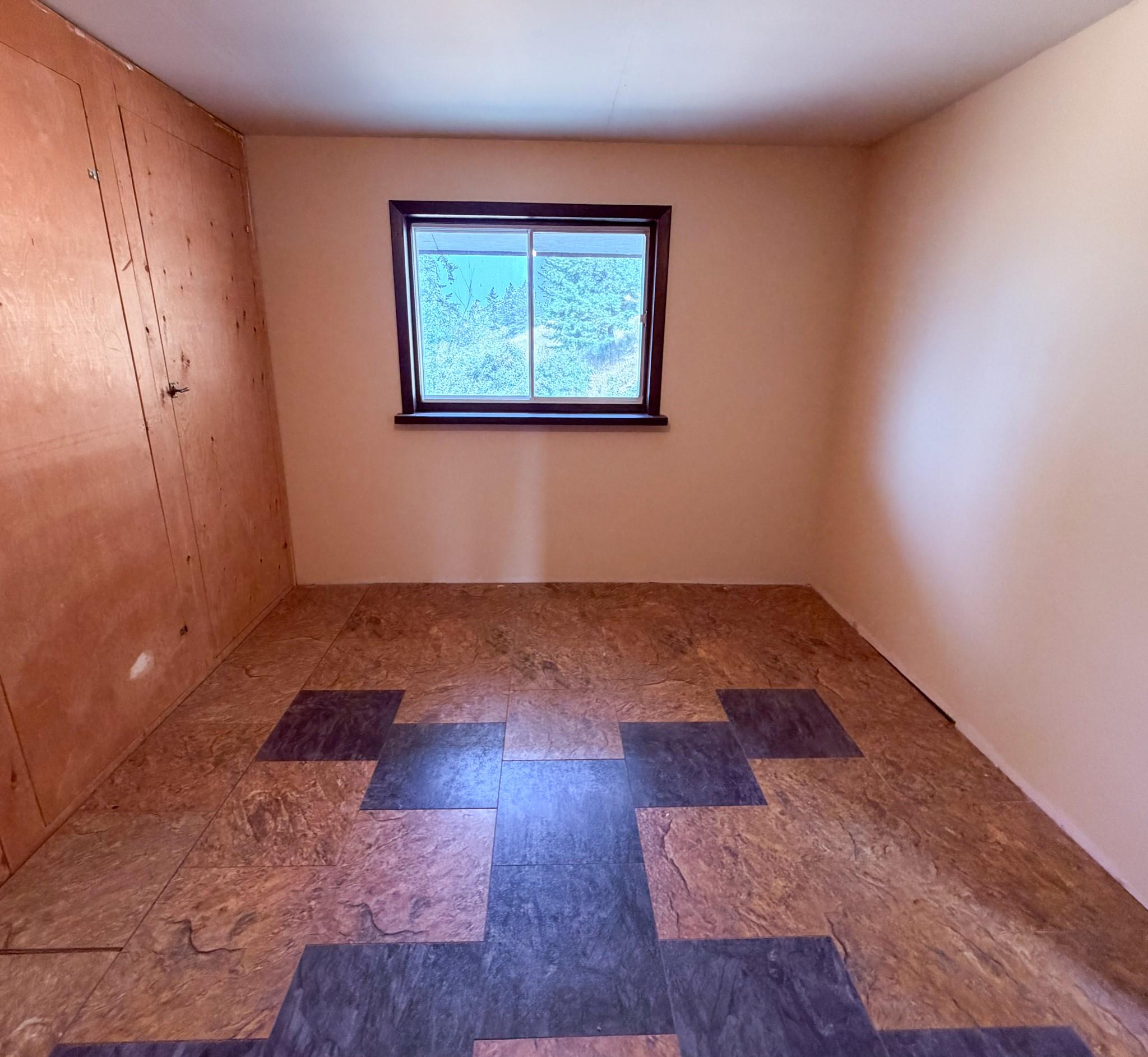 5740 95 Highway, Edgewater, BC - Indoor Photo Showing Other Room