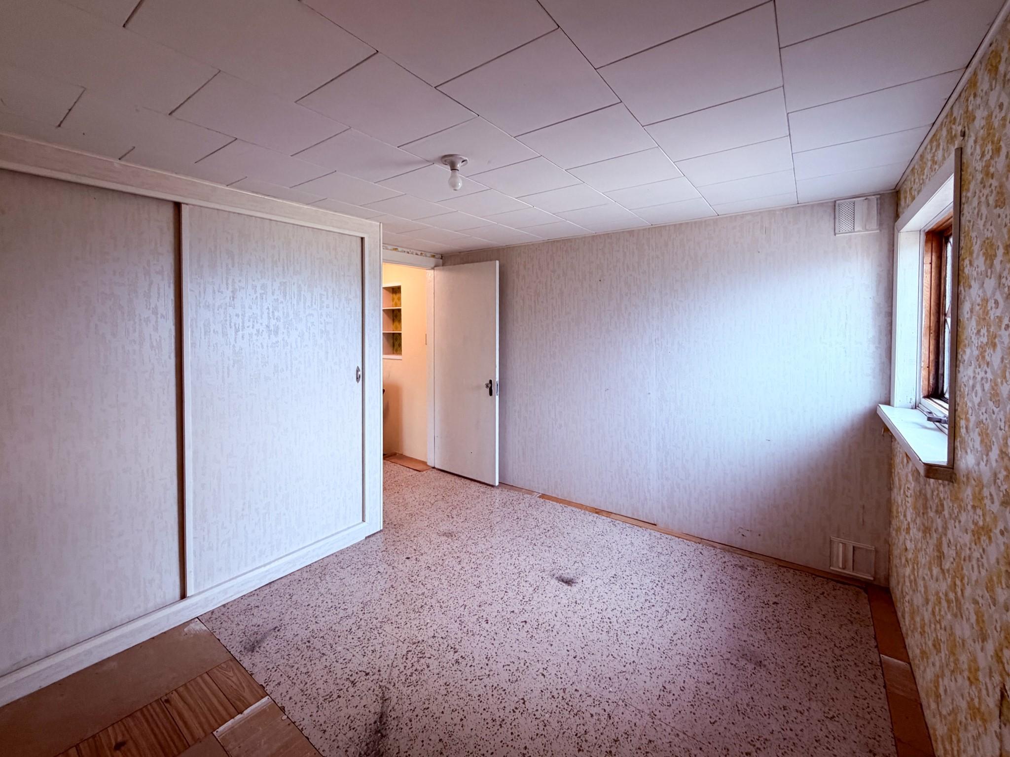 5740 95 Highway, Edgewater, BC - Indoor Photo Showing Other Room