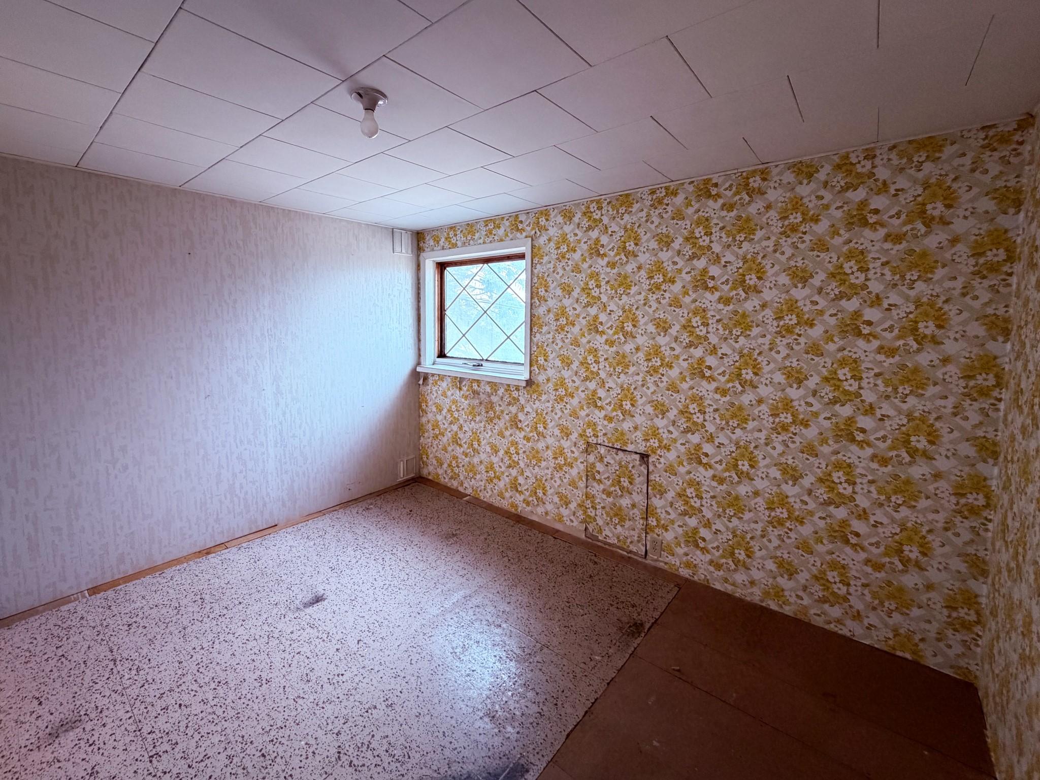 5740 95 Highway, Edgewater, BC - Indoor Photo Showing Other Room