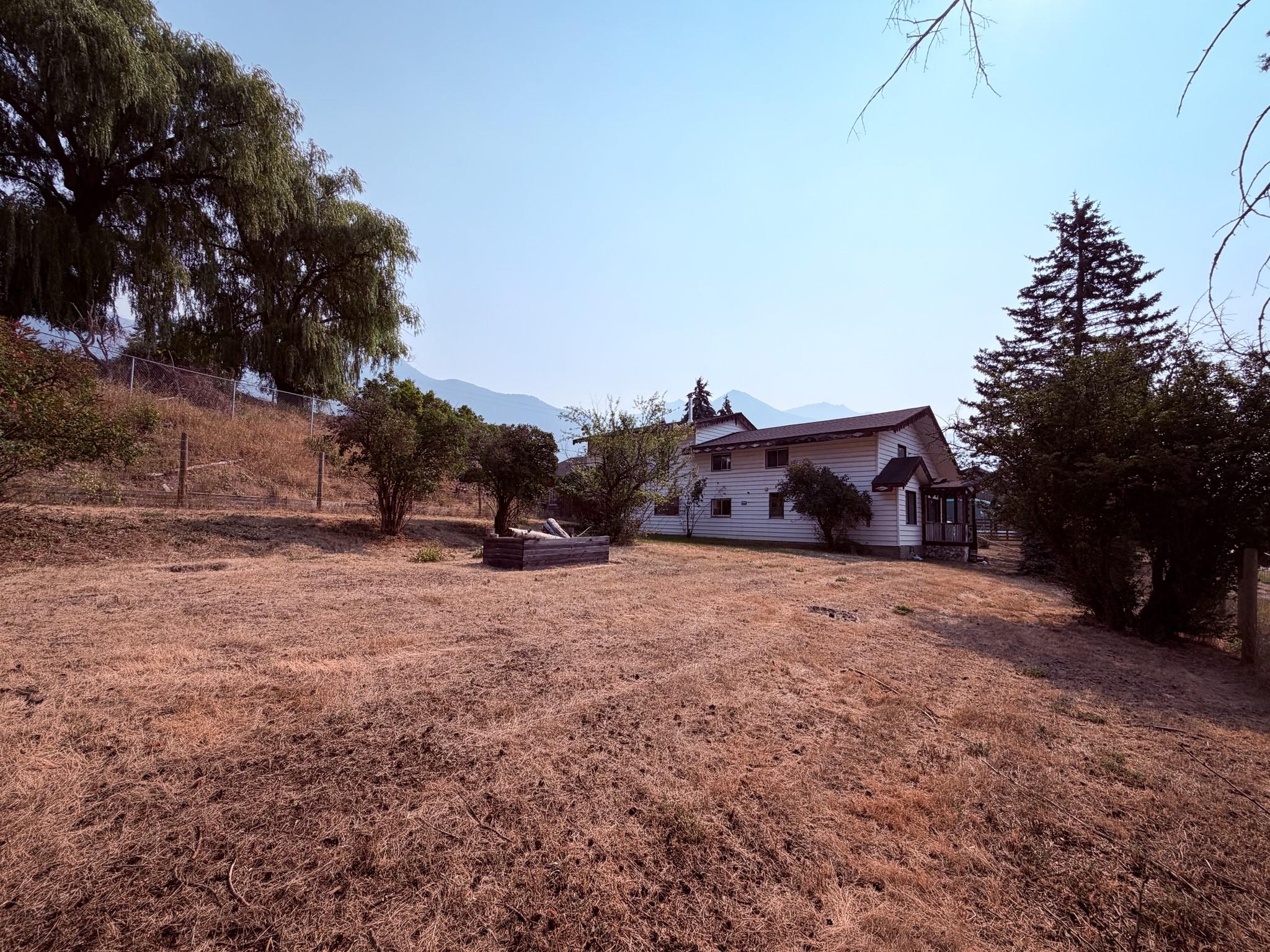 5740 95 Highway, Edgewater, BC - Outdoor