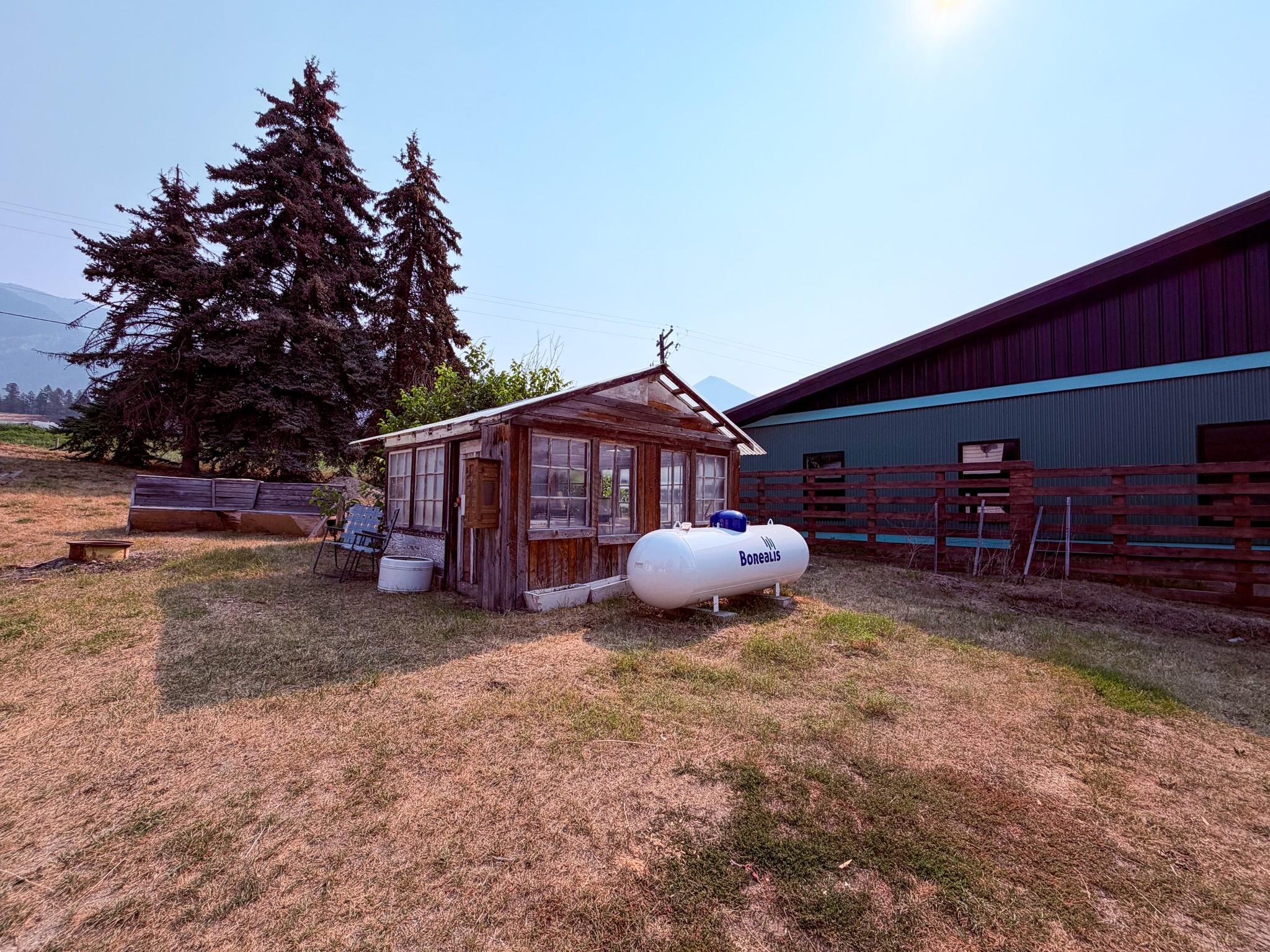 5740 95 Highway, Edgewater, BC - Outdoor