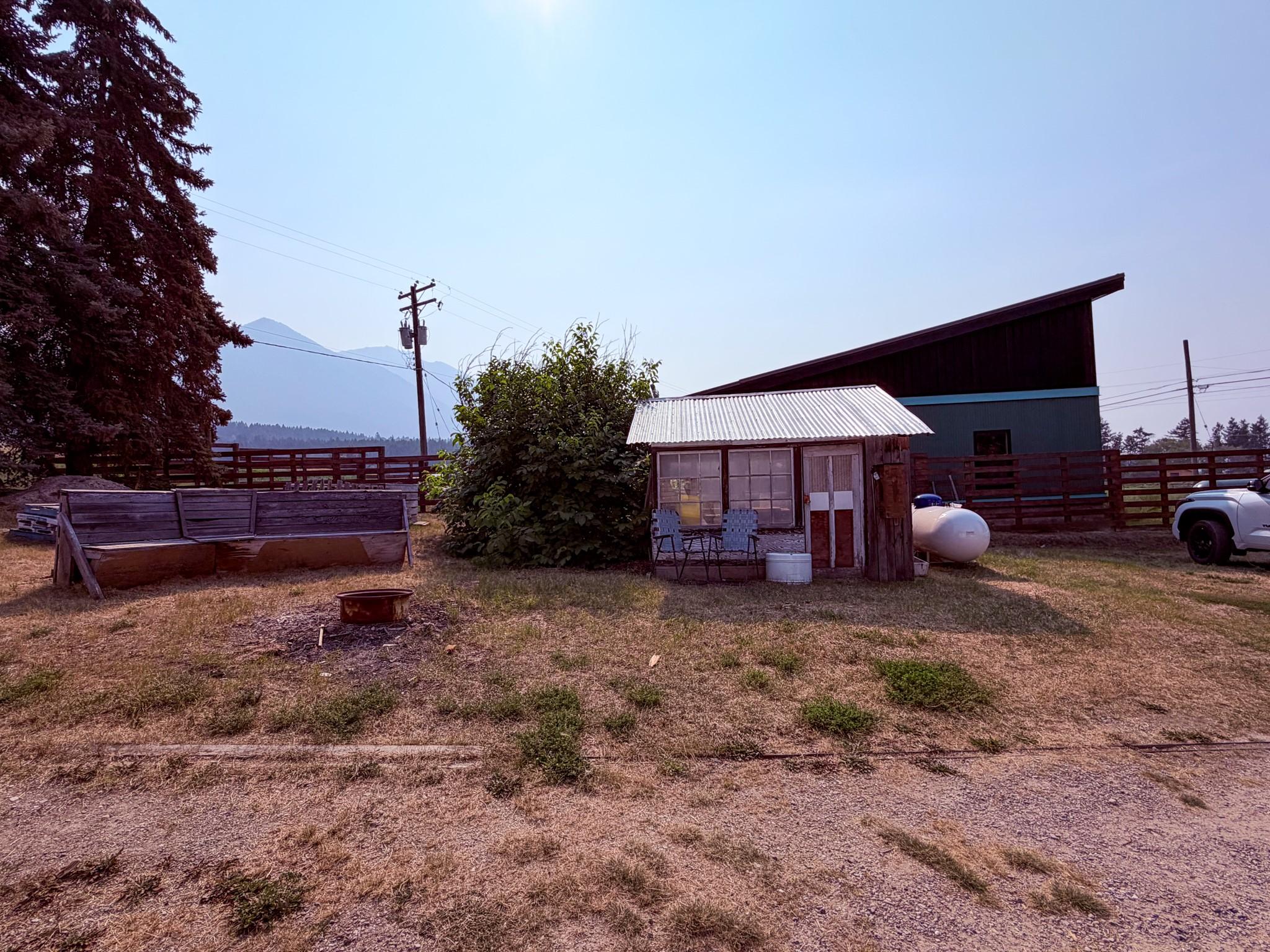 5740 95 Highway, Edgewater, BC - Outdoor