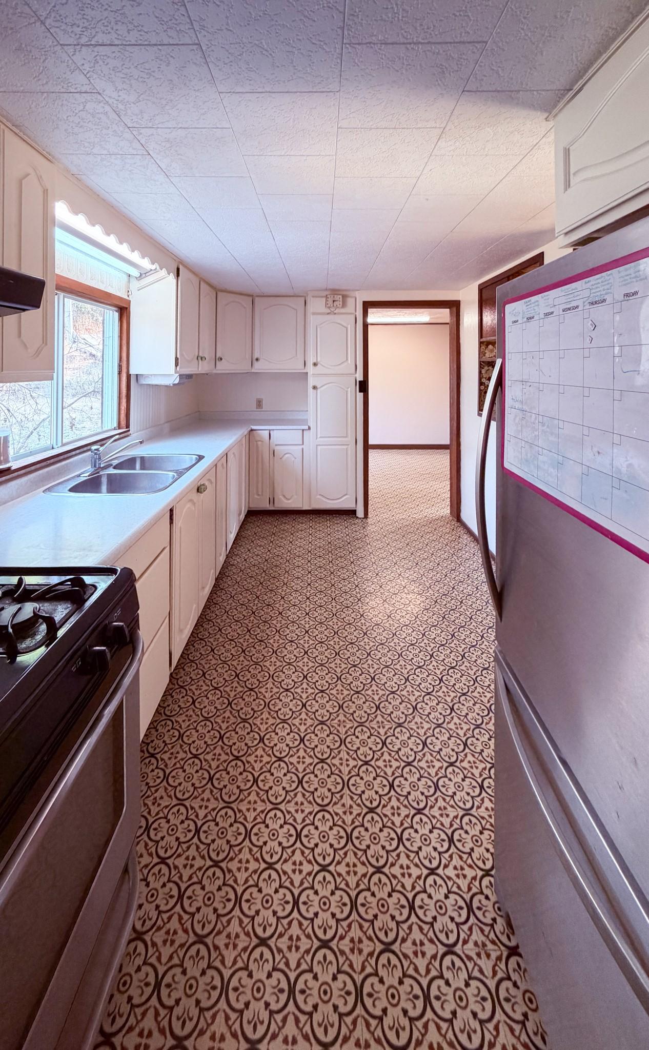 5740 95 Highway, Edgewater, BC - Indoor Photo Showing Kitchen With Double Sink