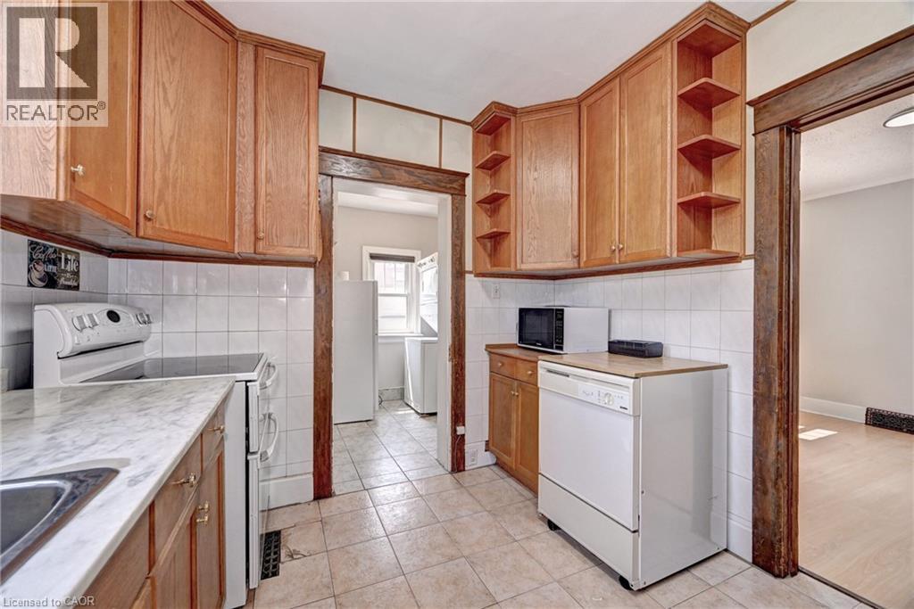 Kitchen - 147 Courtland Avenue E, Kitchener, ON - Indoor Photo Showing Kitchen