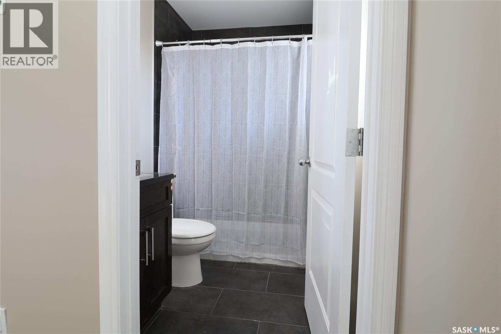 450 Geary Crescent, Saskatoon, SK - Indoor Photo Showing Bathroom