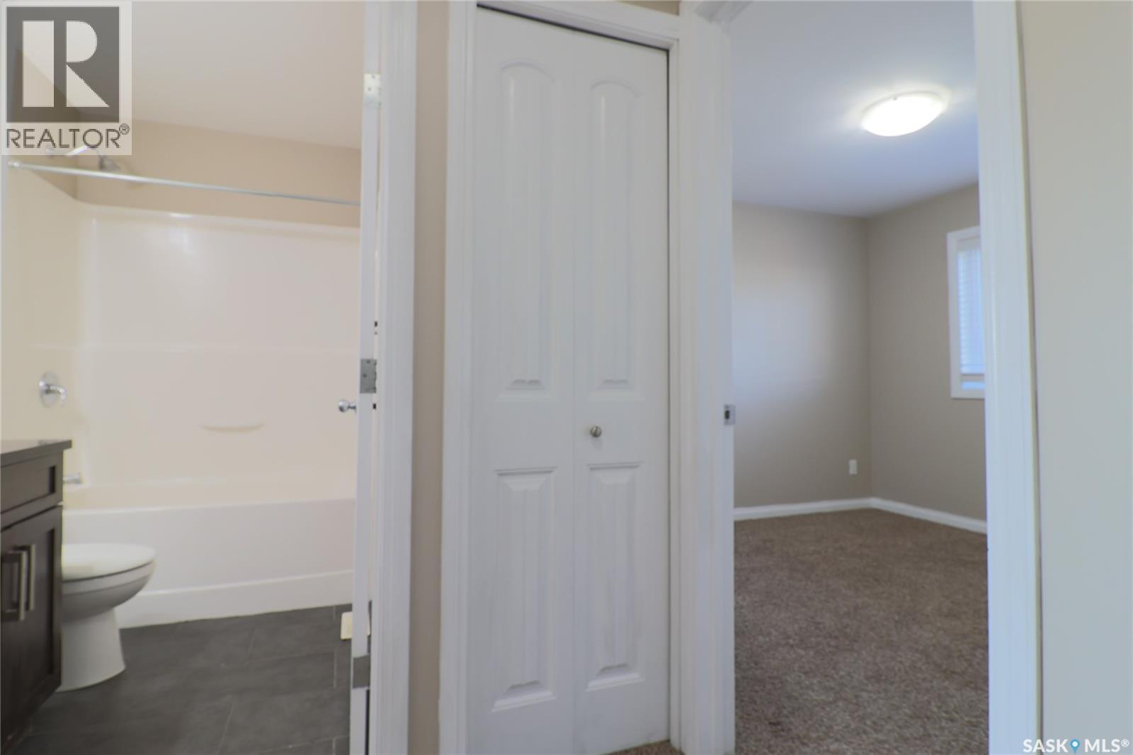 450 Geary Crescent, Saskatoon, SK - Indoor