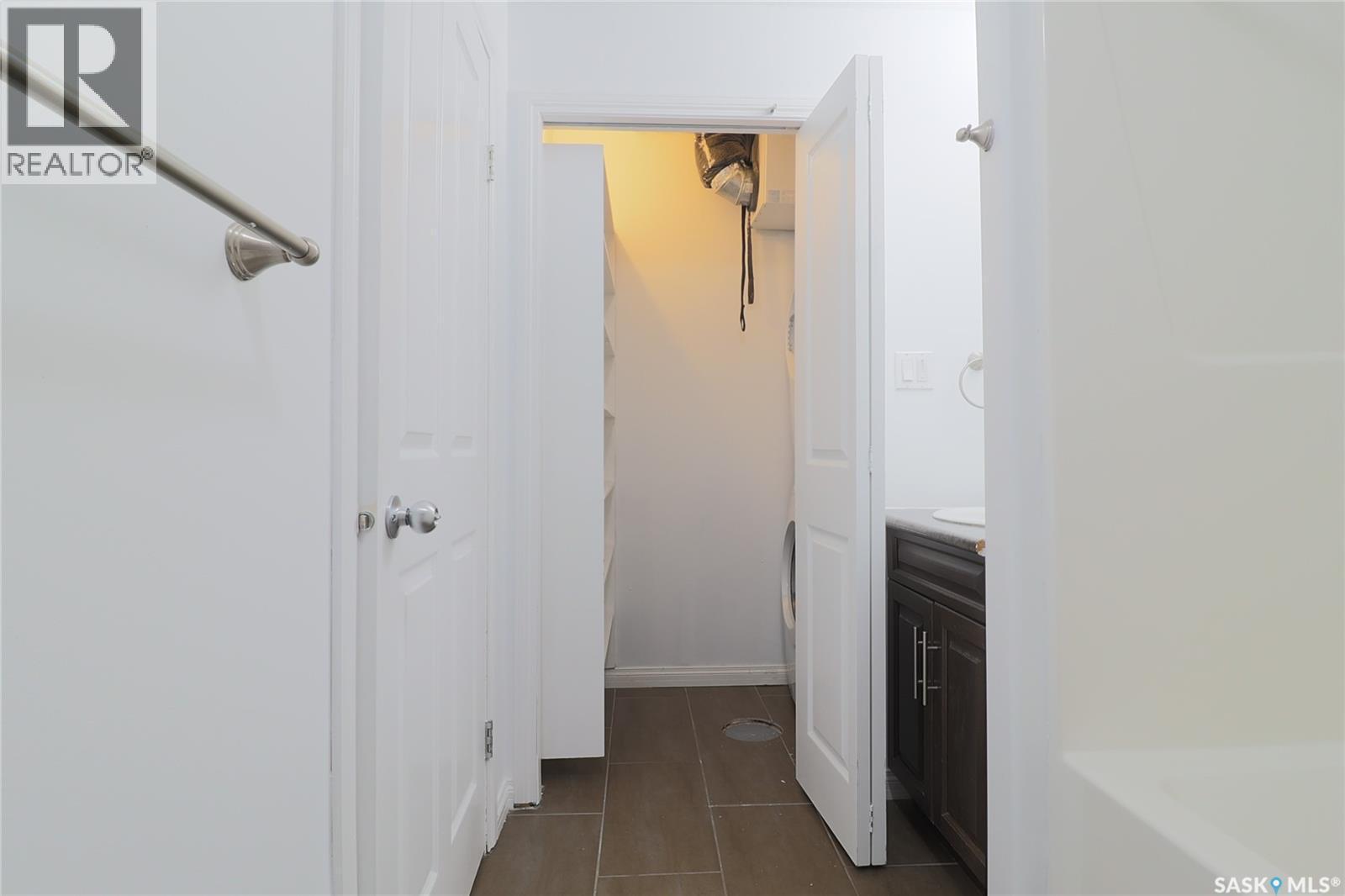 450 Geary Crescent, Saskatoon, SK - Indoor Photo Showing Other Room
