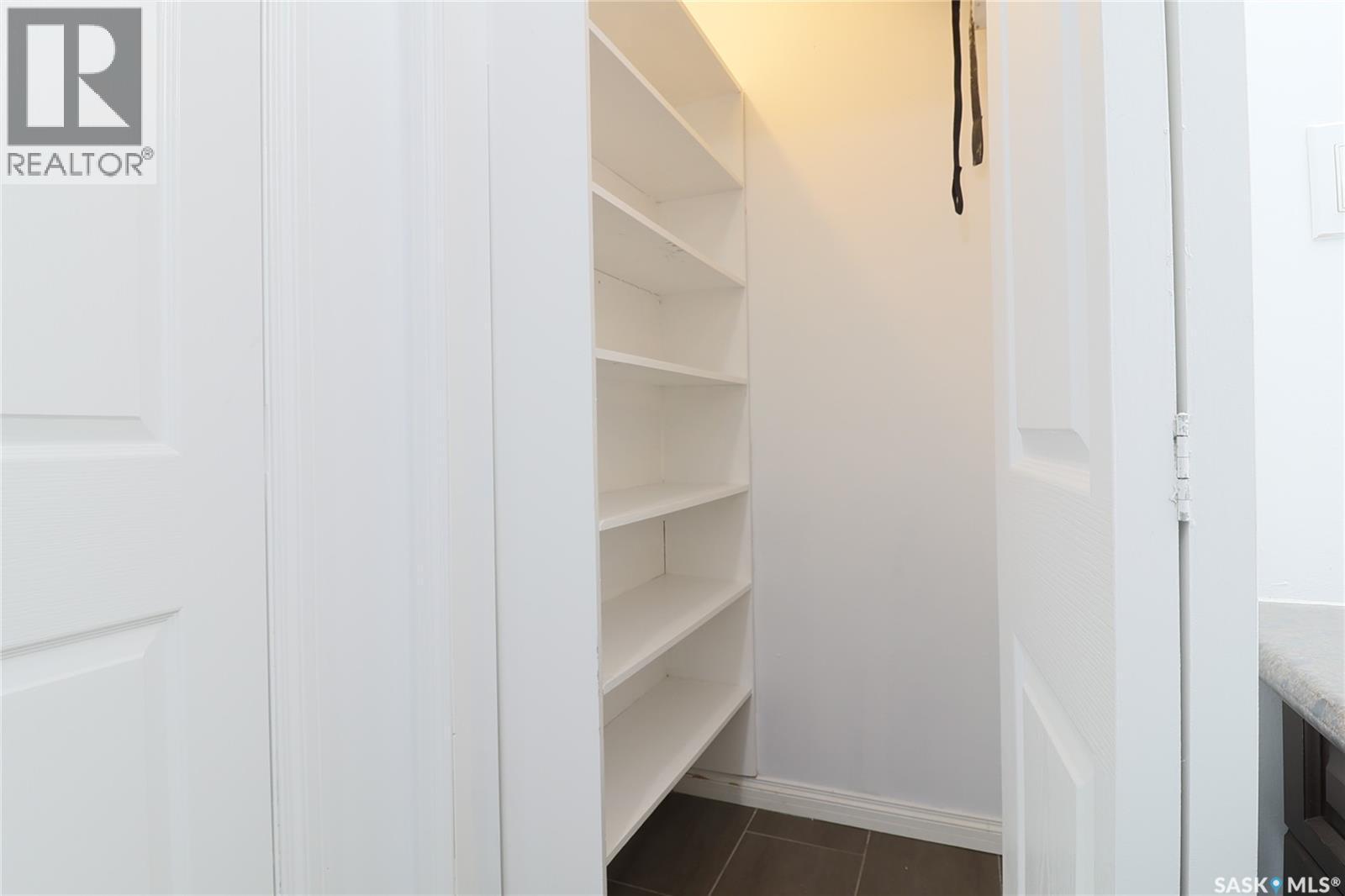 450 Geary Crescent, Saskatoon, SK - Indoor With Storage