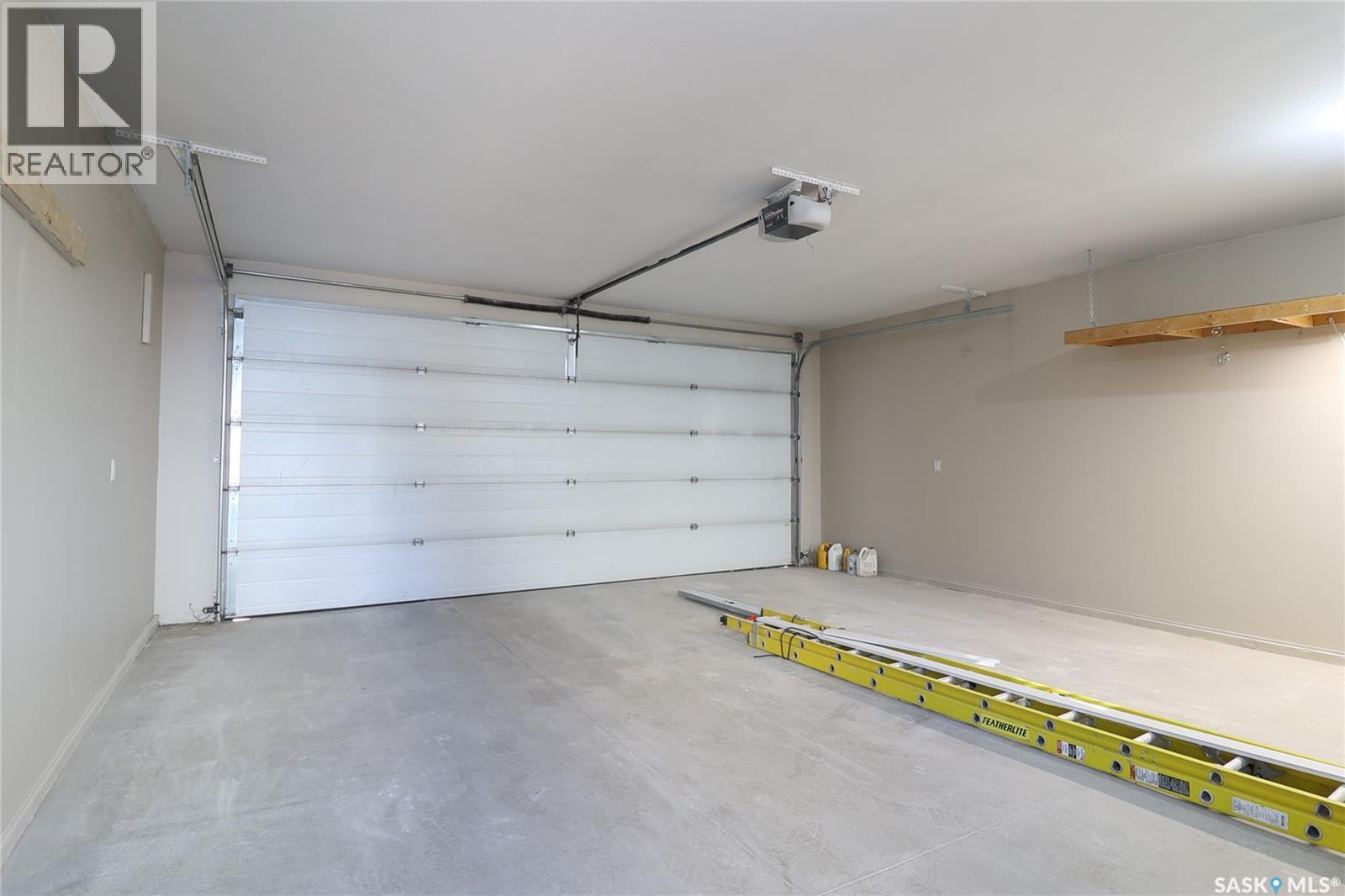 450 Geary Crescent, Saskatoon, SK - Indoor Photo Showing Garage