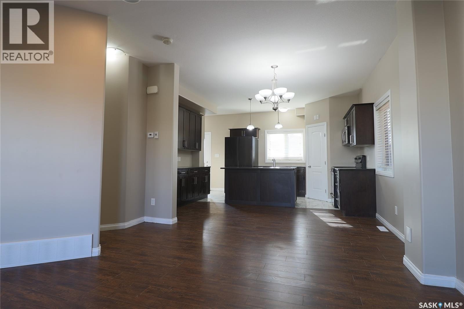 450 Geary Crescent, Saskatoon, SK - Indoor Photo Showing Living Room