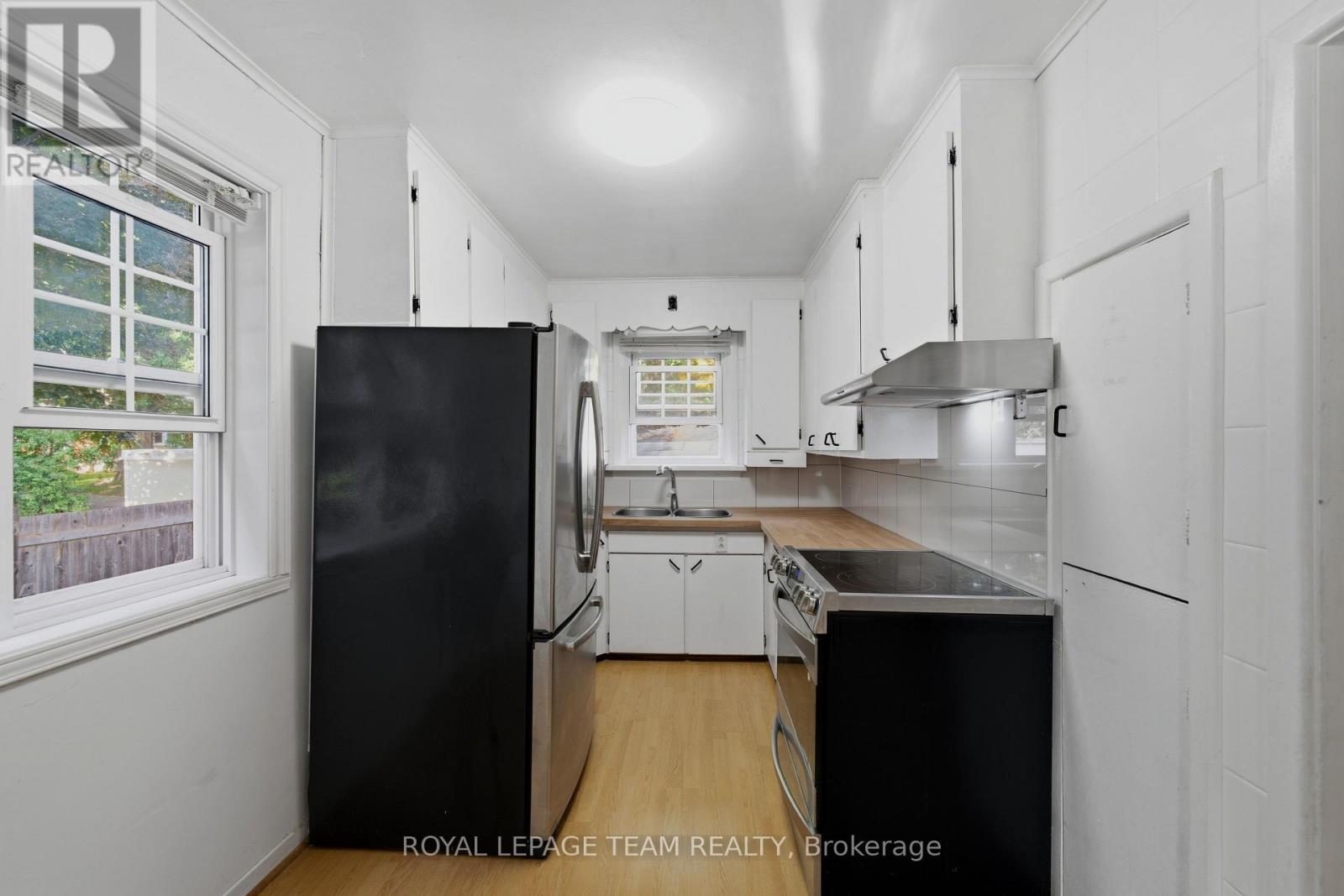 229 Daniel Avenue, Ottawa, ON - Indoor Photo Showing Kitchen With Double Sink