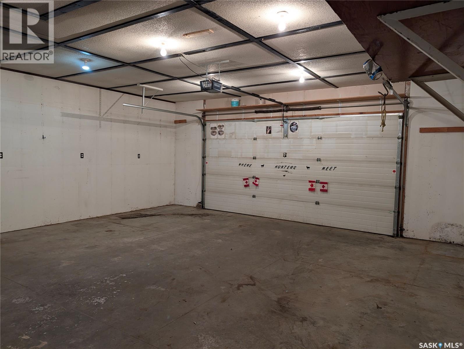 208 Carson Street, Dundurn, SK - Indoor Photo Showing Garage