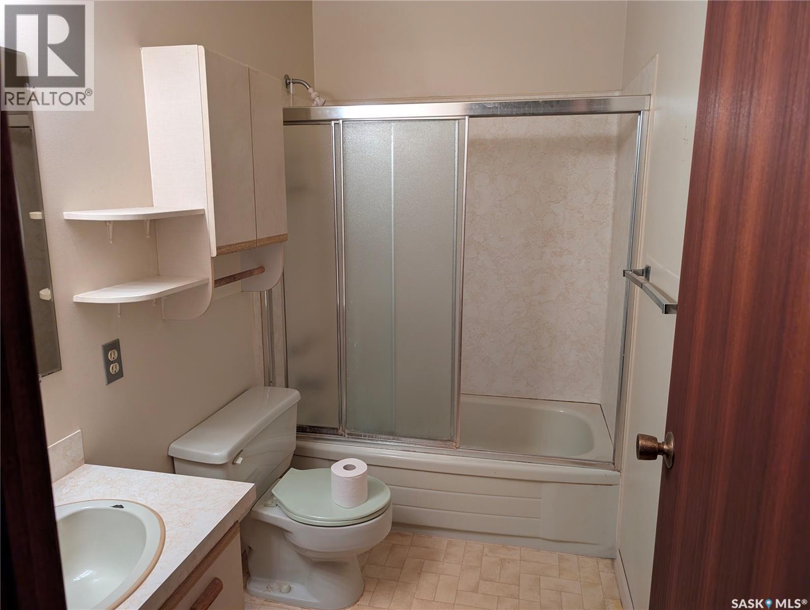 208 Carson Street, Dundurn, SK - Indoor Photo Showing Bathroom
