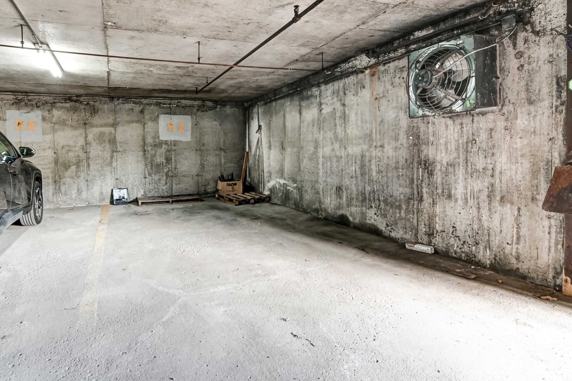 Garage - 92 Rue Viking, Dollard-Des-Ormeaux, QC - Indoor Photo Showing Garage