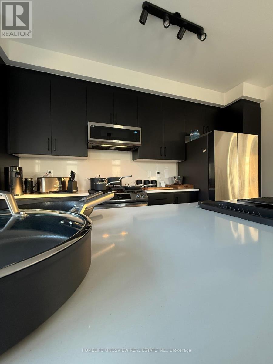 8 - 496 Provident Way, Hamilton, ON - Indoor Photo Showing Kitchen With Double Sink
