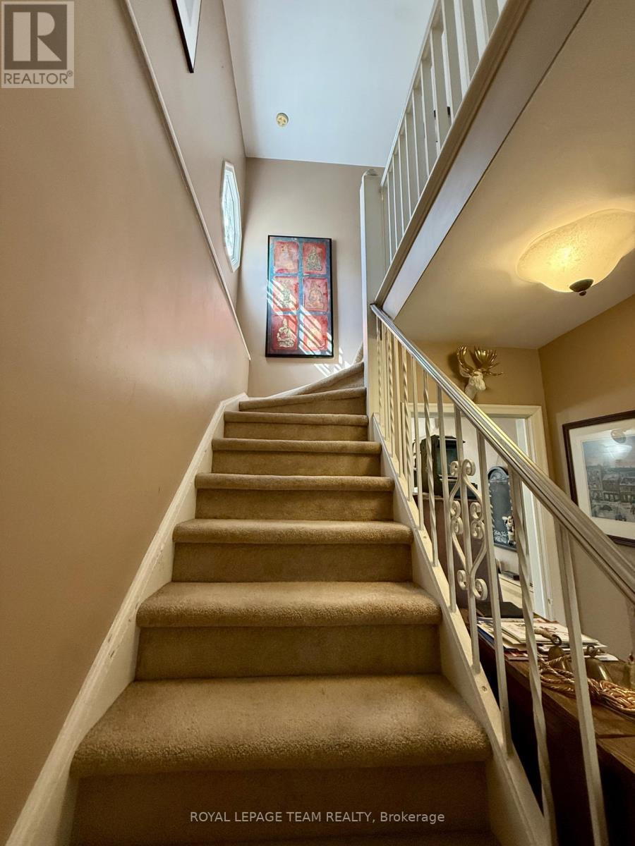 881 Smyth Road, Ottawa, ON