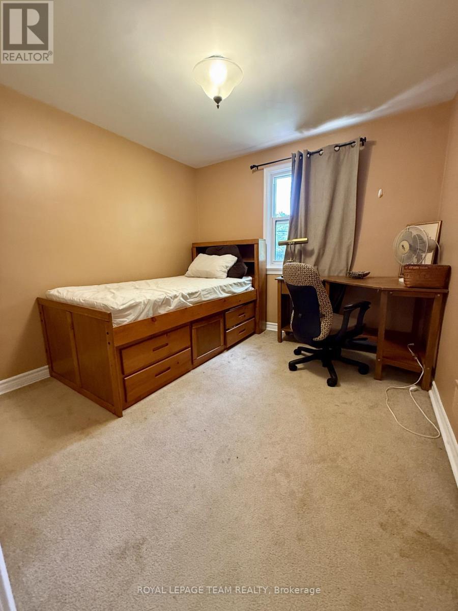 881 Smyth Road, Ottawa, ON