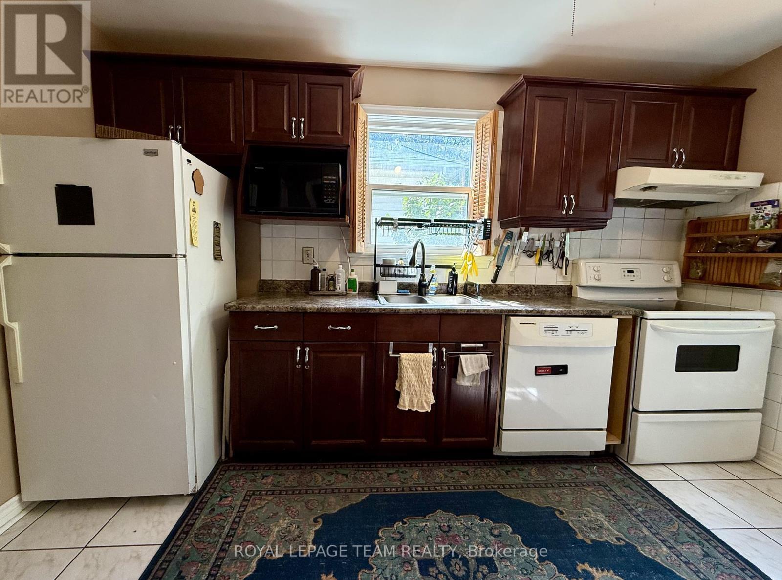 881 Smyth Road, Ottawa, ON