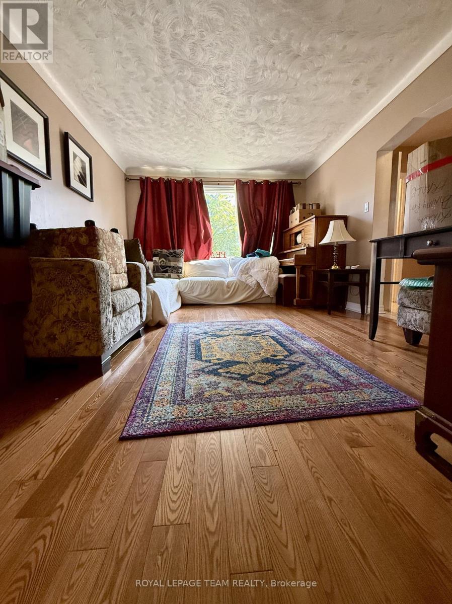 881 Smyth Road, Ottawa, ON