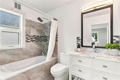1095 Downing Street, Winnipeg, MB - Indoor Photo Showing Bathroom