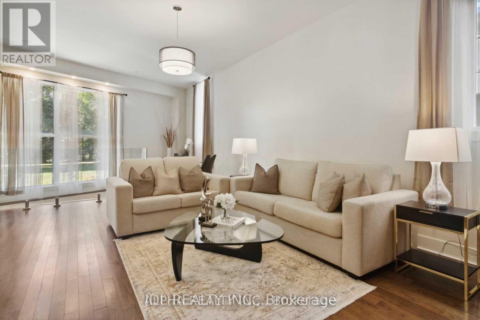 1436 Haig Boulevard, Mississauga, ON - Indoor Photo Showing Living Room