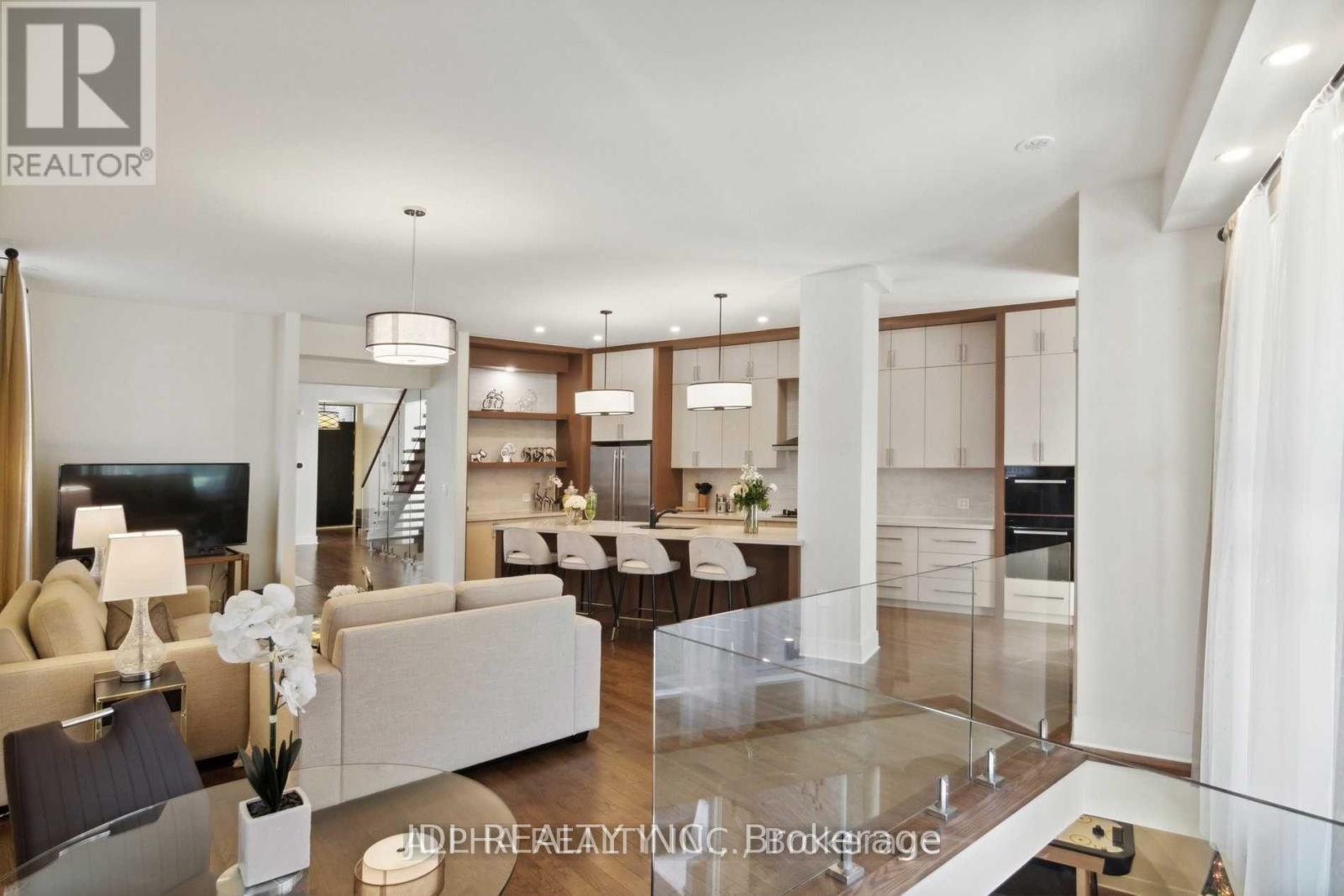1436 Haig Boulevard, Mississauga, ON - Indoor Photo Showing Living Room