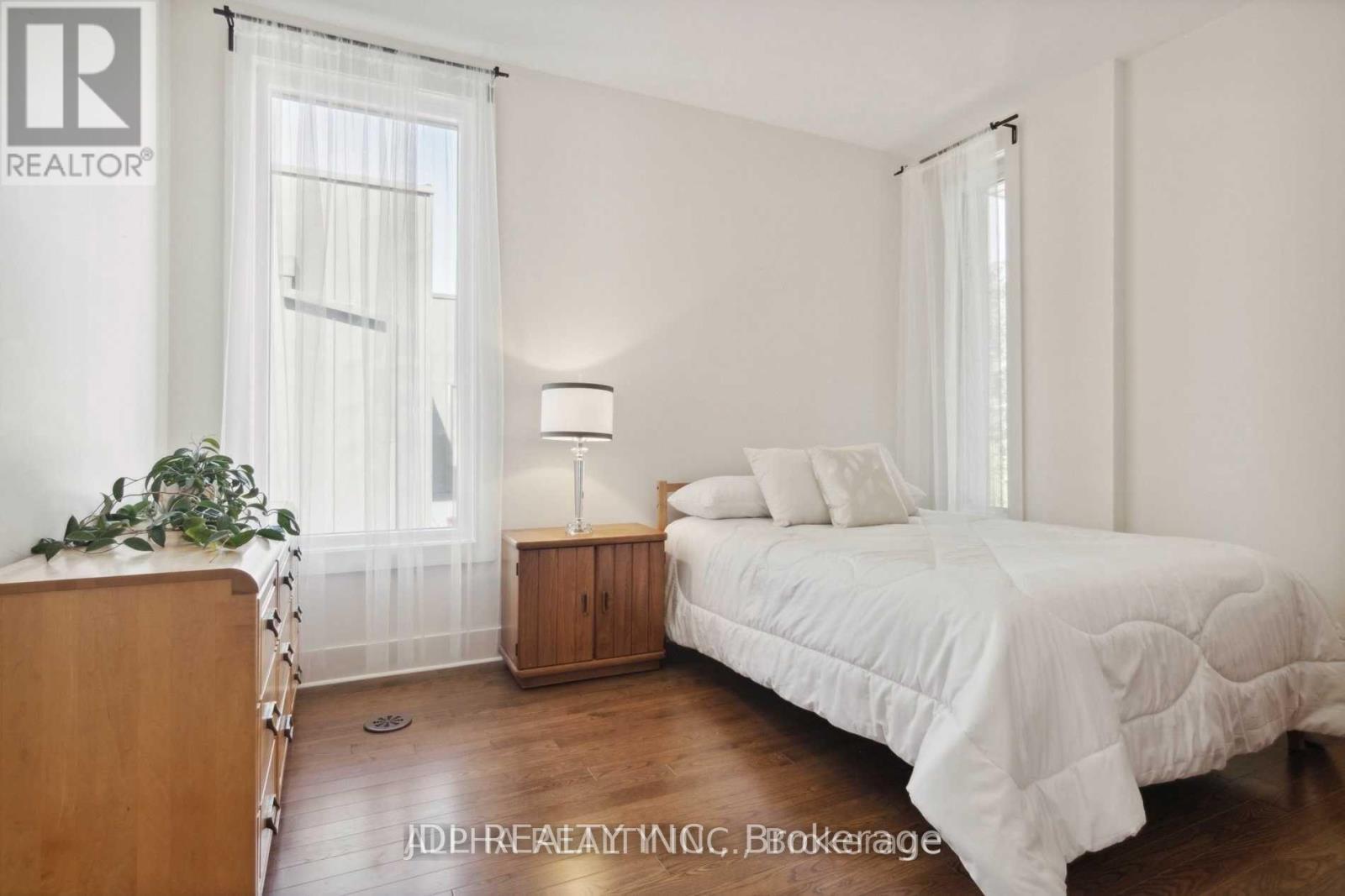 1436 Haig Boulevard, Mississauga, ON - Indoor Photo Showing Bedroom