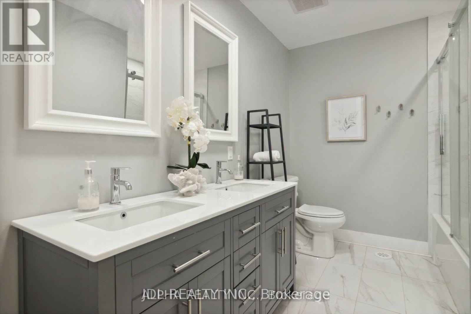 1436 Haig Boulevard, Mississauga, ON - Indoor Photo Showing Bathroom