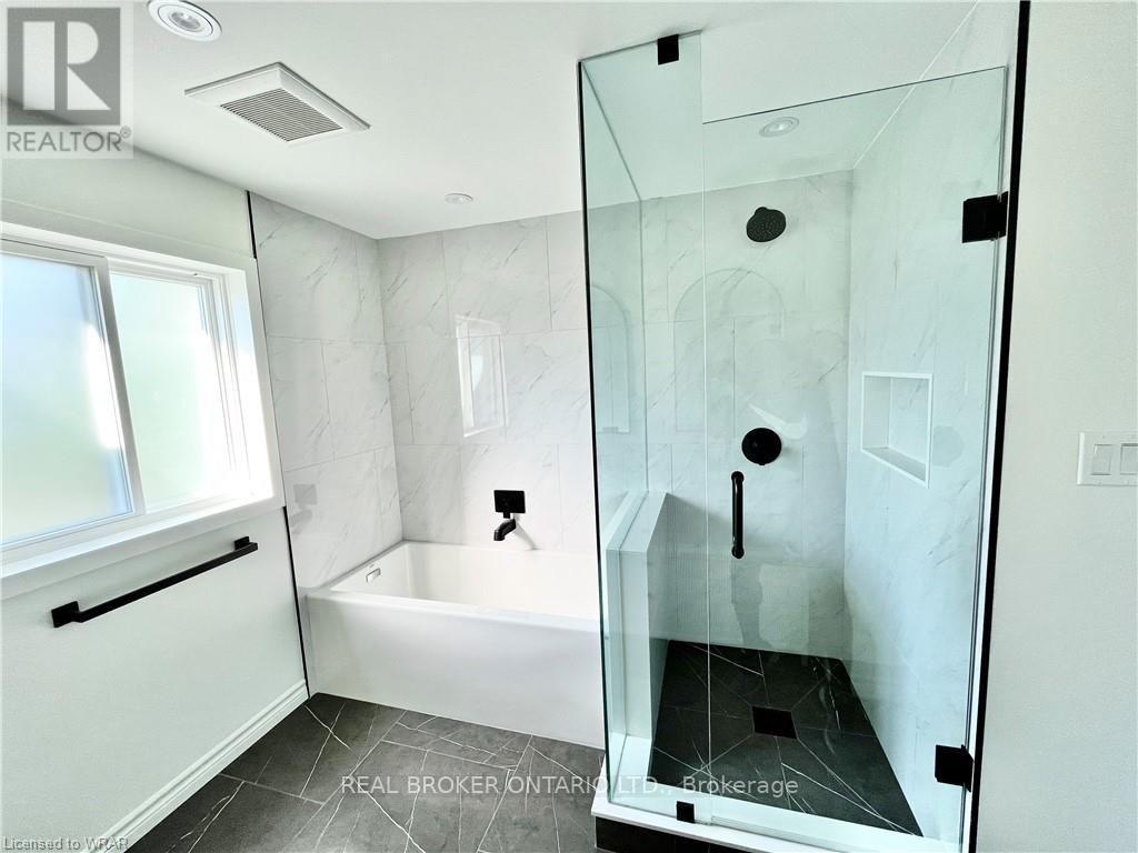 412 Exmoor Street, Waterloo, ON - Indoor Photo Showing Bathroom