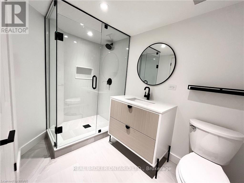 412 Exmoor Street, Waterloo, ON - Indoor Photo Showing Bathroom