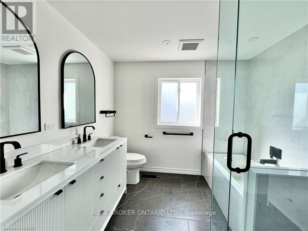 412 Exmoor Street, Waterloo, ON - Indoor Photo Showing Bathroom