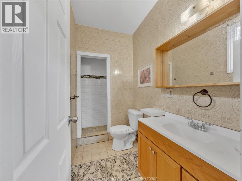 677 Marentette Unit# Upper, Windsor, ON - Indoor Photo Showing Bathroom