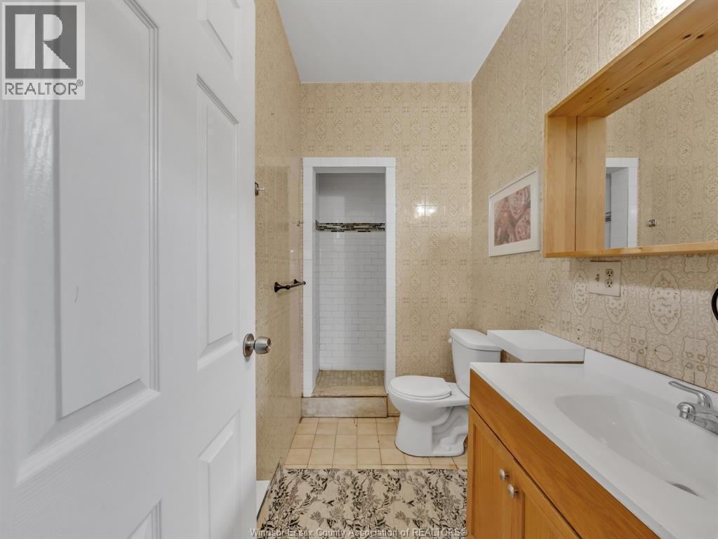677 Marentette Unit# Upper, Windsor, ON - Indoor Photo Showing Bathroom