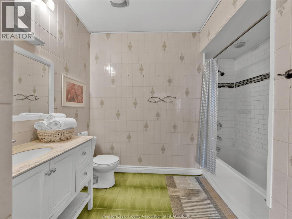677 Marentette Unit# Upper, Windsor, ON - Indoor Photo Showing Bathroom