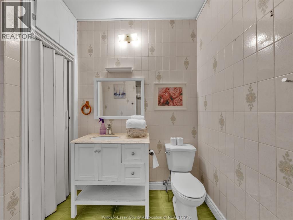677 Marentette Unit# Upper, Windsor, ON - Indoor Photo Showing Bathroom