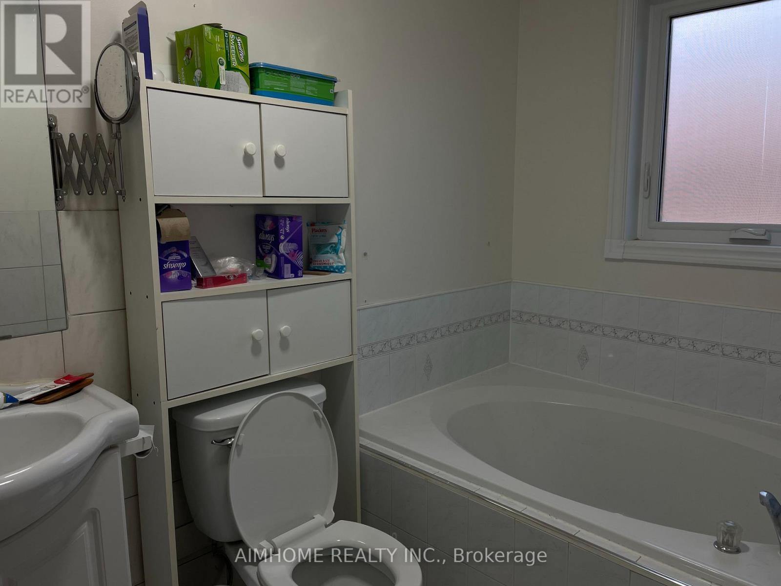 6928 Glory Court, Mississauga, ON - Indoor Photo Showing Bathroom