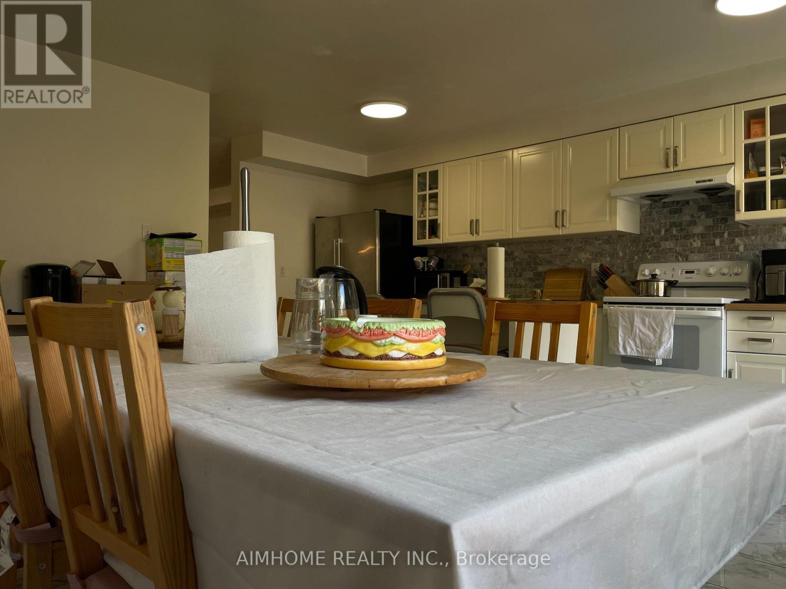 6928 Glory Court, Mississauga, ON - Indoor Photo Showing Kitchen