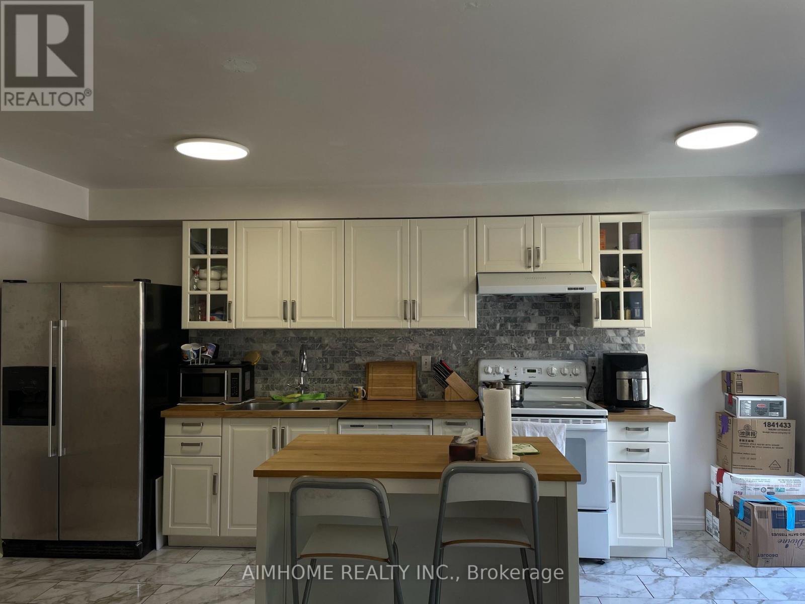 6928 Glory Court, Mississauga, ON - Indoor Photo Showing Kitchen With Double Sink