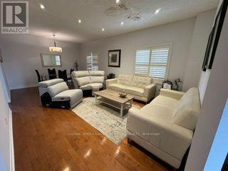 5847 Summerside Drive, Mississauga, ON - Indoor Photo Showing Living Room