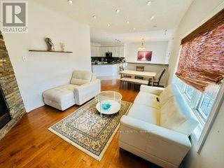 5847 Summerside Drive, Mississauga, ON - Indoor Photo Showing Living Room With Fireplace