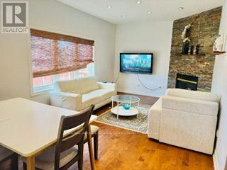 5847 Summerside Drive, Mississauga, ON - Indoor Photo Showing Living Room With Fireplace
